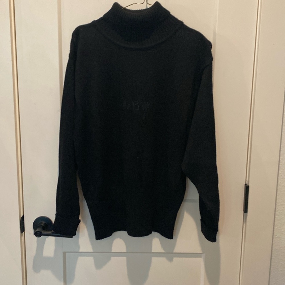 Bogner Gintage Ladies Black Sweater. Wool/Acrylic Blend. Size Medium.